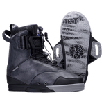 Defacto Binding 2023: Gray/black wakeboard boots with textured soles, adjustable straps, Fusion Plate.