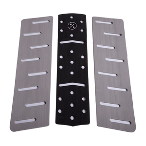 The HL Front Mid Size Corduroy Pad has three striped fan-shaped panels with slots on black.
